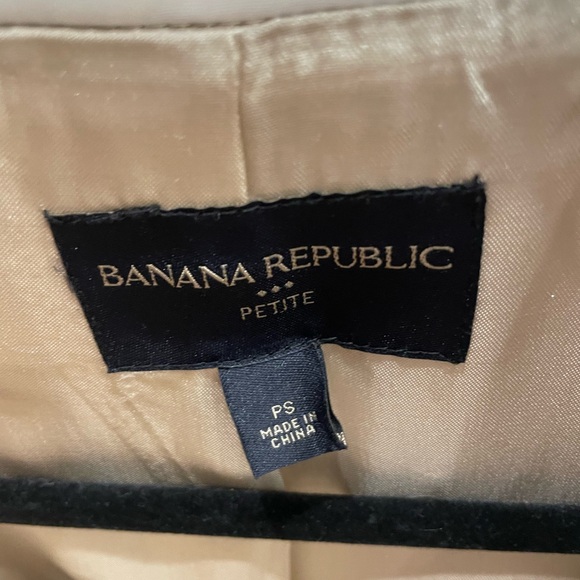 Banana Republic Women's Cream Trench Coat - Picture 2 of 3
